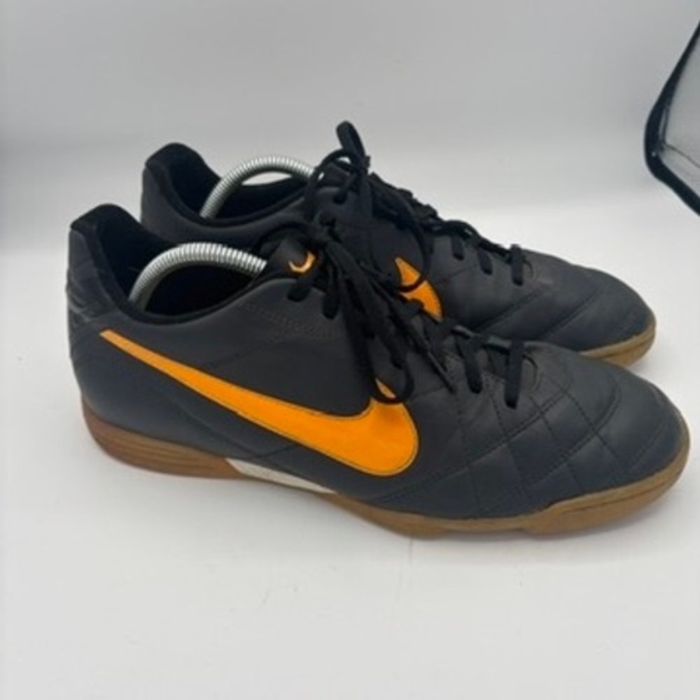 Nike Davinho Indoor Soccer‎ Shoes Women Sz 11 Black Orange Athletic Blokecore
